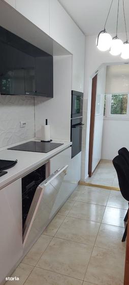 Apartament cu 3 camere decomandat în Berceni