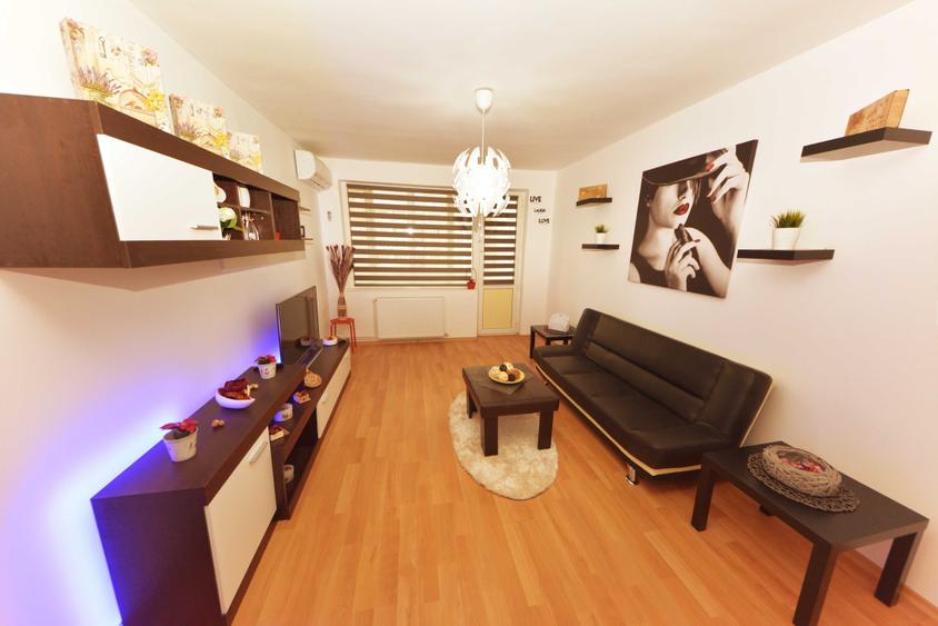 Apartament cu 3 camere decomandat în Ultracentral
