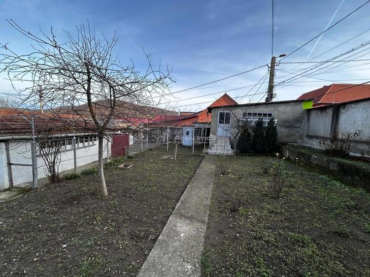 Casă cu Teren 600 Mp în Central