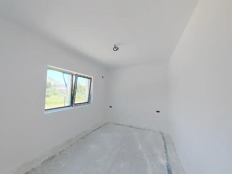 Casă cu 4 camere cu Teren 400 Mp în Crevedia