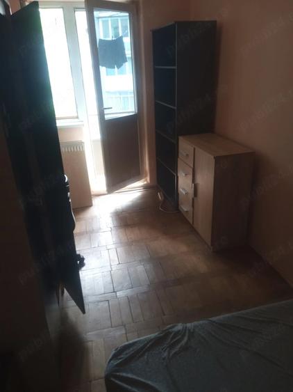 Apartament cu 4 camere semidecomandat în Dâmbovița