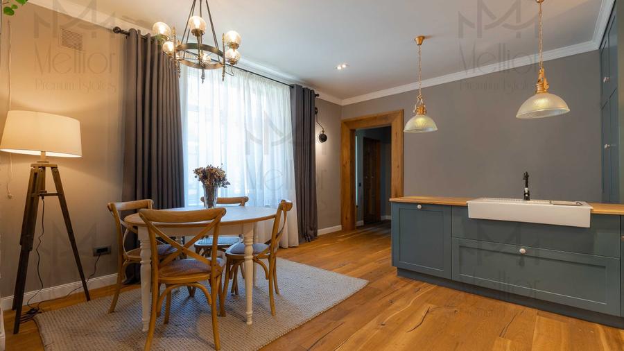 Apartament cu 3 camere decomandat în Central
