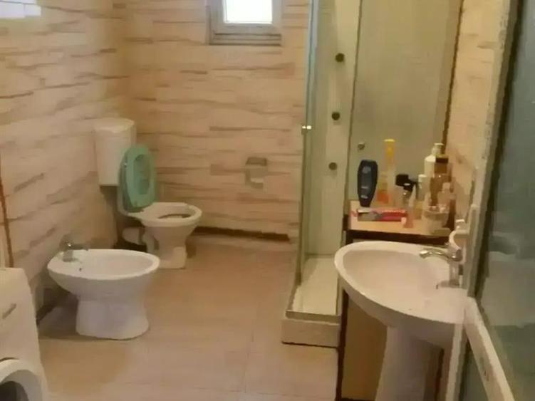 Casă individuală cu 5 camere cu Canalizare în Ișalnița