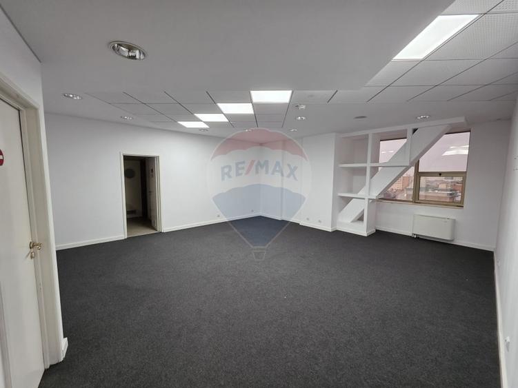 Birou, de 183.47999572754 mp, în Centrul Bancar