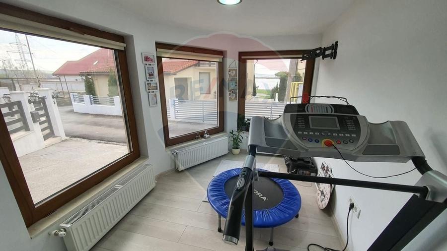 Casă individuală cu 5 camere cu Piscina în Vest