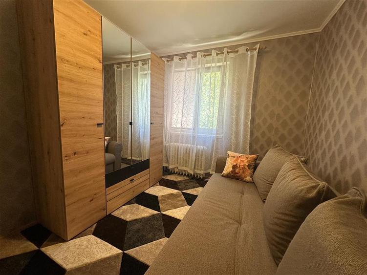 Apartament cu 2 camere semidecomandat în Podu Roș