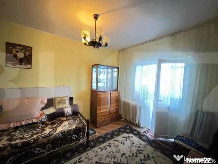 Apartament cu 4 camere decomandat în Central