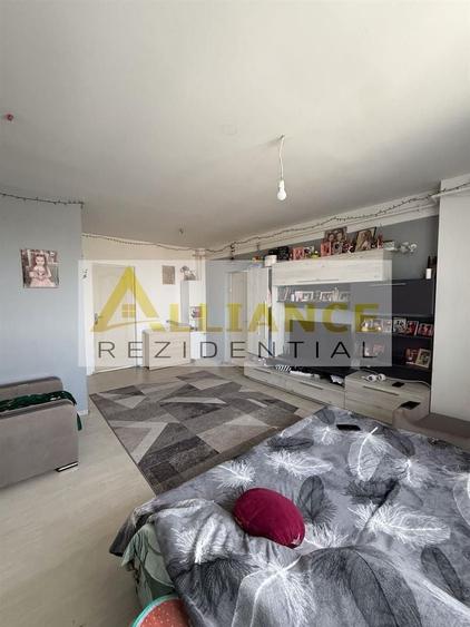 Apartament cu 4 camere semidecomandat, mobilat în Rahova
