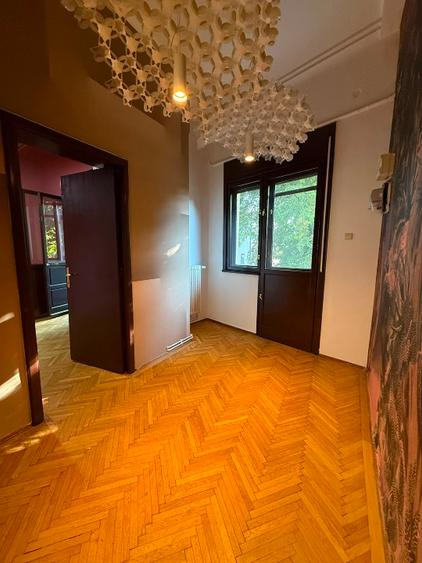 Apartament cu 4 camere decomandat în Primăverii