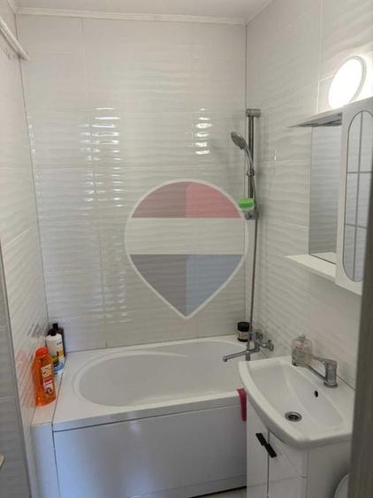 Apartament cu 3 camere decomandat în Tătărași
