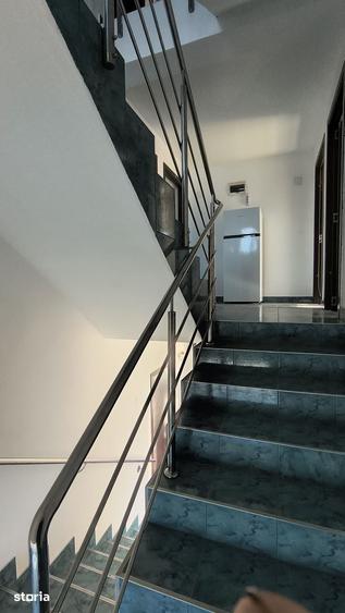 Casă cu 10 camere cu Teren 300 Mp în Sânmartin