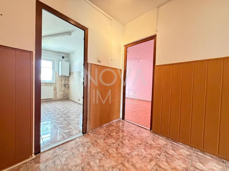 Apartament cu 3 camere decomandat, mobilat în Periferie