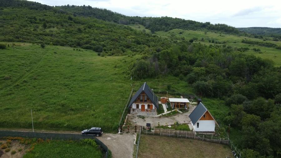 Casă cu 4 camere în Aninoasa