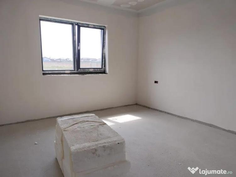 Casă cu 4 camere cu Teren 350 Mp în Tărlungeni