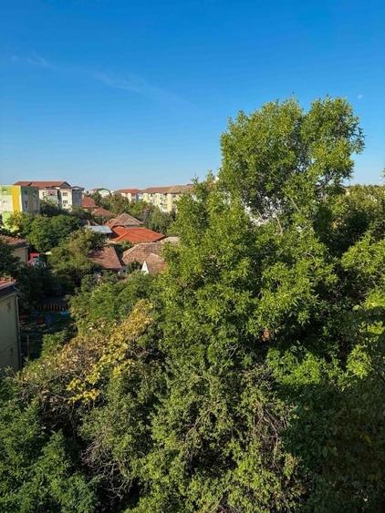 Apartament cu 3 camere decomandat, mobilat în Girocului