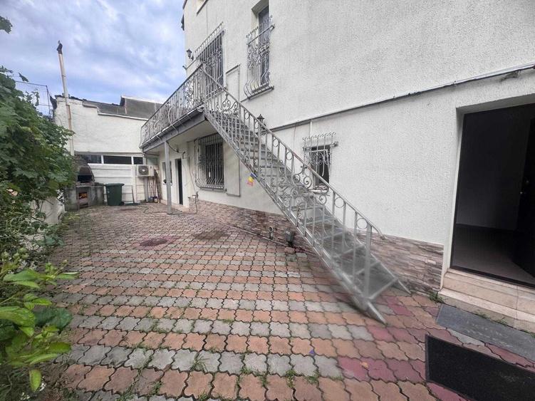 Casă cu 4 camere cu Teren 170 Mp în Cotroceni