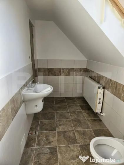 Casă cu 7 camere cu Teren 2828 Mp în Central