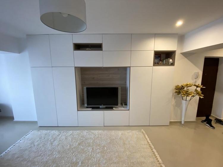 Apartament cu 2 camere semidecomandat, mobilat în Decebal