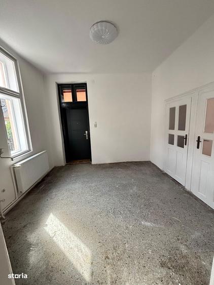 Casă cu 4 camere cu Teren 334 Mp în Central