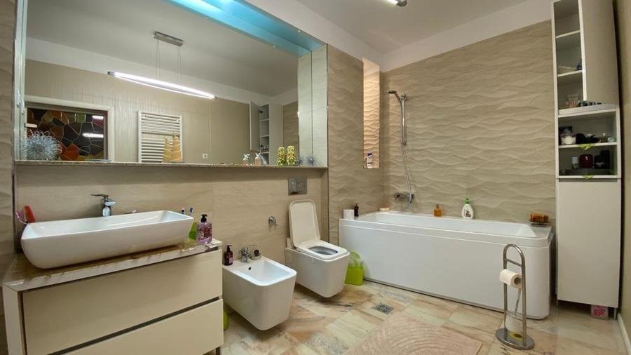 Casă individuală cu 6 camere cu Canalizare în Bere