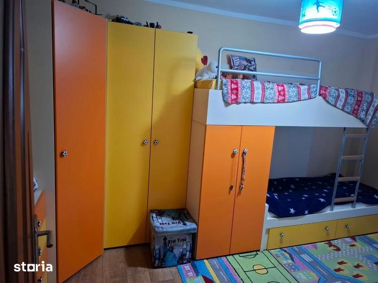 Apartament cu 4 camere decomandat, mobilat în Confecții
