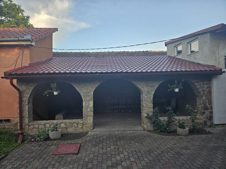 Casă cu 4 camere în Bârzești