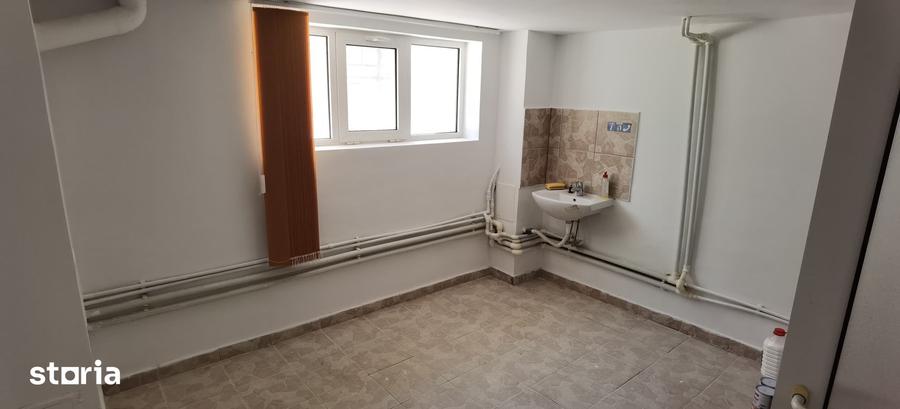 Casă cu 5 camere cu Teren 1438 Mp în Chiscani