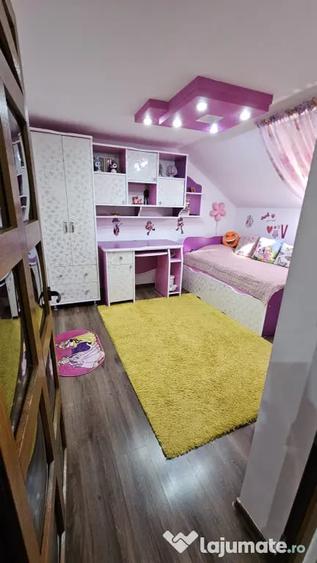 Apartament cu 7 camere decomandat în Central