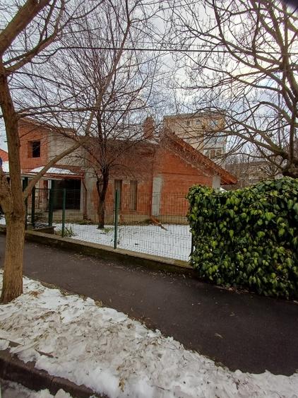 Casă individuală cu 4 camere cu Teren 410 Mp în Complex Studențesc