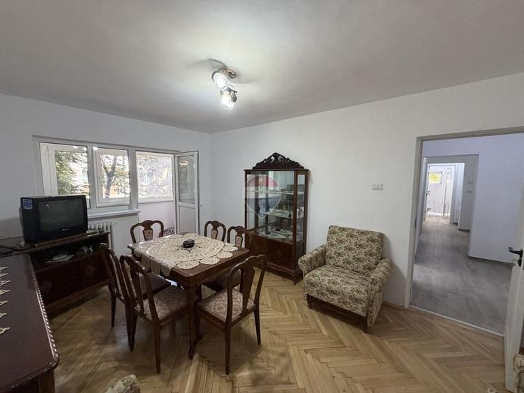 Apartament cu 3 camere decomandat în Central