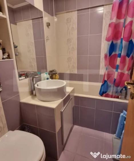 Apartament cu 3 camere semidecomandat în Semicentral