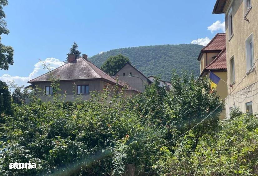 Casă cu 4 camere cu Teren 600 Mp în Centrul Istoric
