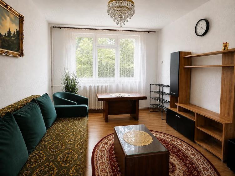Apartament cu 3 camere decomandat în Alexandriei