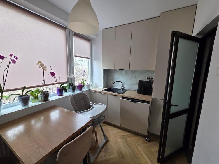 Apartament cu 3 camere semidecomandat, mobilat în Obor