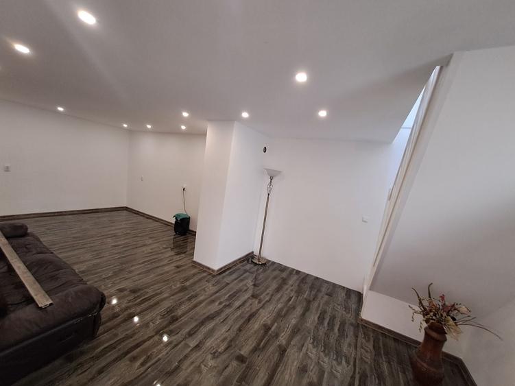 Casă cu 4 camere în Noua