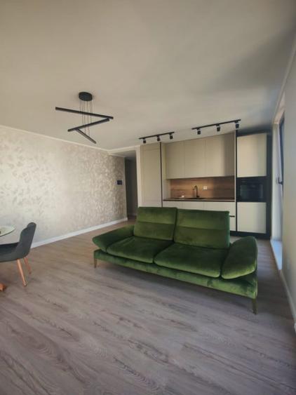 Apartament cu 3 camere semidecomandat în Gruia