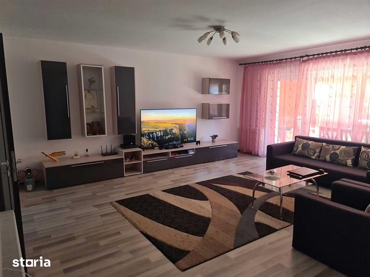 Casă cu 6 camere cu Teren 300 Mp în Dumbrăvița