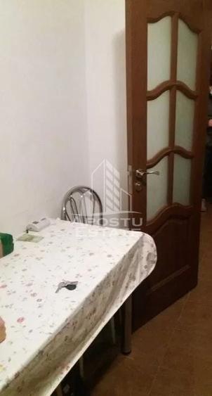 Apartament cu 3 camere decomandat, mobilat în Olimpia-Stadion