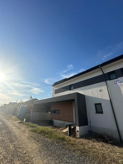 Duplex cu 5 camere cu Teren 100 Mp în Jilava