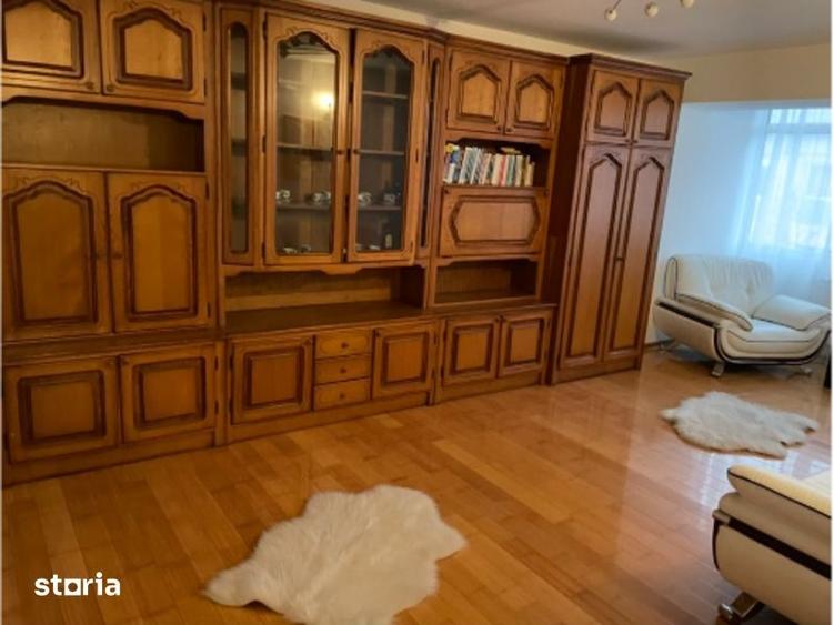 Apartament cu 3 camere decomandat, mobilat în Central