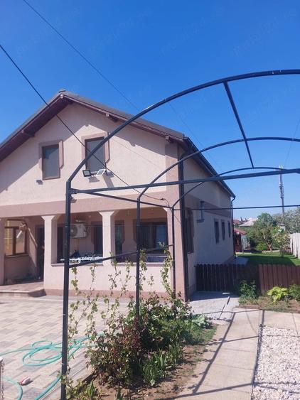 Casă cu 2 camere cu Teren 1000 Mp în Central