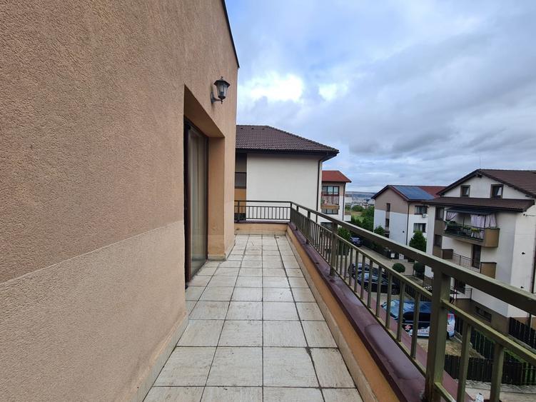 Apartament cu 2 camere semidecomandat, mobilat în Bună Ziua