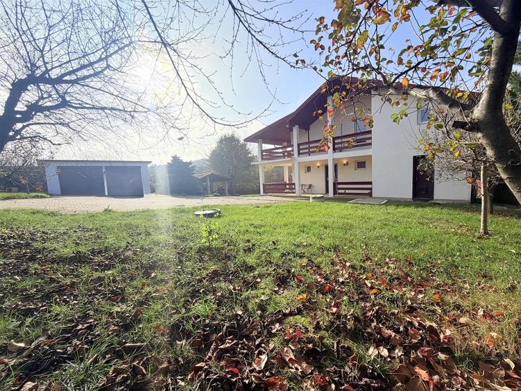 Casă cu 4 camere decomandat cu Teren 1670 Mp în Bârnova