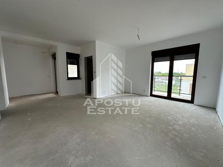 Apartament cu 3 camere semidecomandat în Braytim