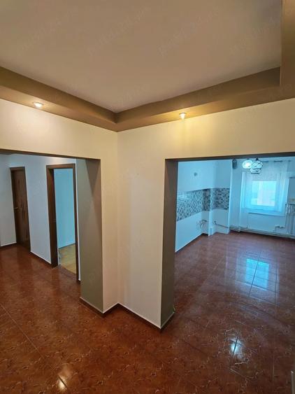 Apartament cu 3 camere decomandat în Nord