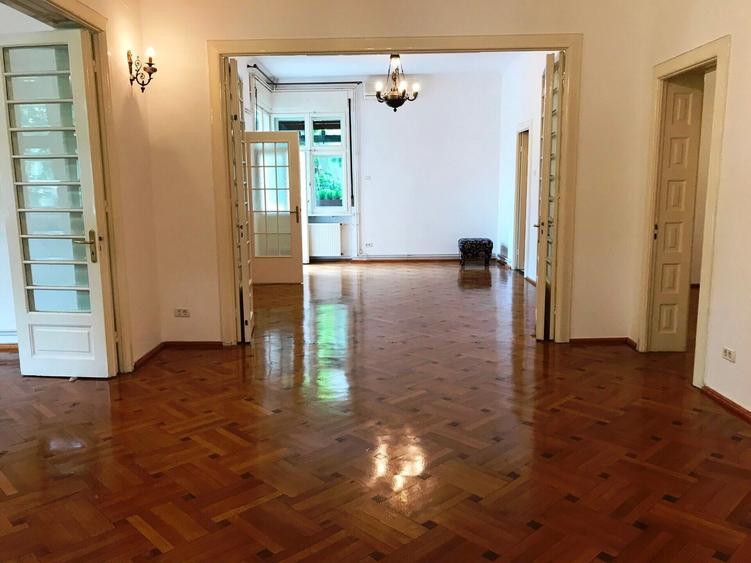 Apartament cu 6 camere semidecomandat în Dorobanți