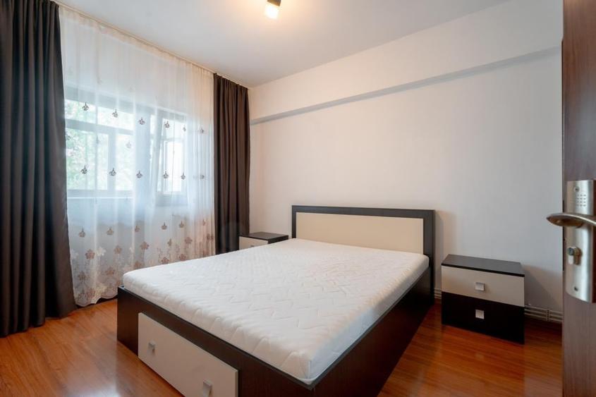 Apartament cu 3 camere decomandat, mobilat în Dacia