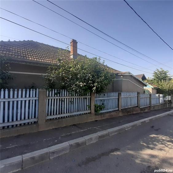 Casă cu 3 camere cu Teren 400 Mp în Huși