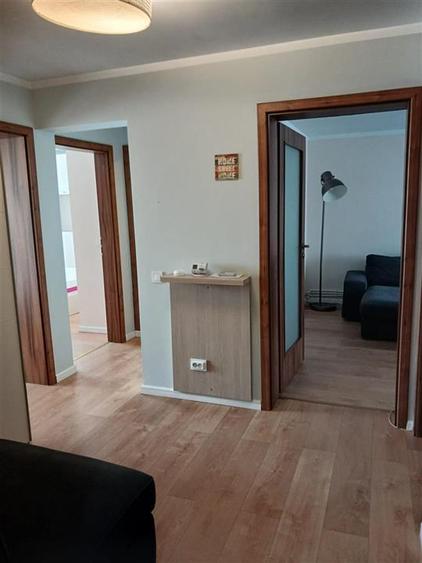 Apartament cu 3 camere decomandat, mobilat în Centru Civic