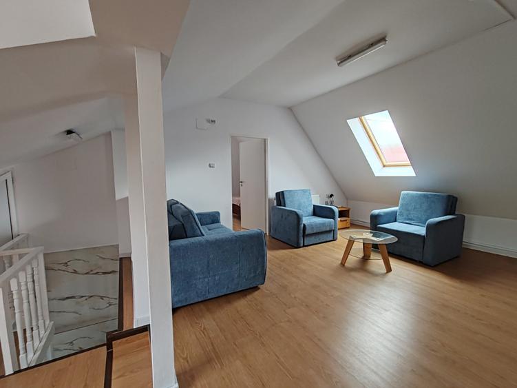 Apartament cu 4 camere decomandat în Central